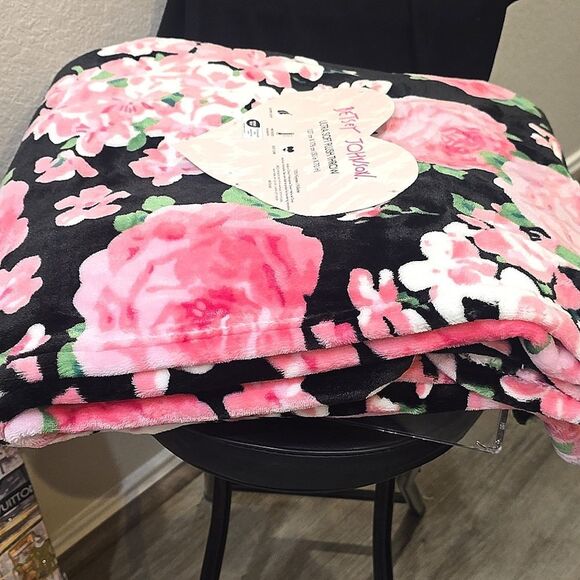 Betsey Johnson Floral Plush Throw Blanket - Picture 5 of 6